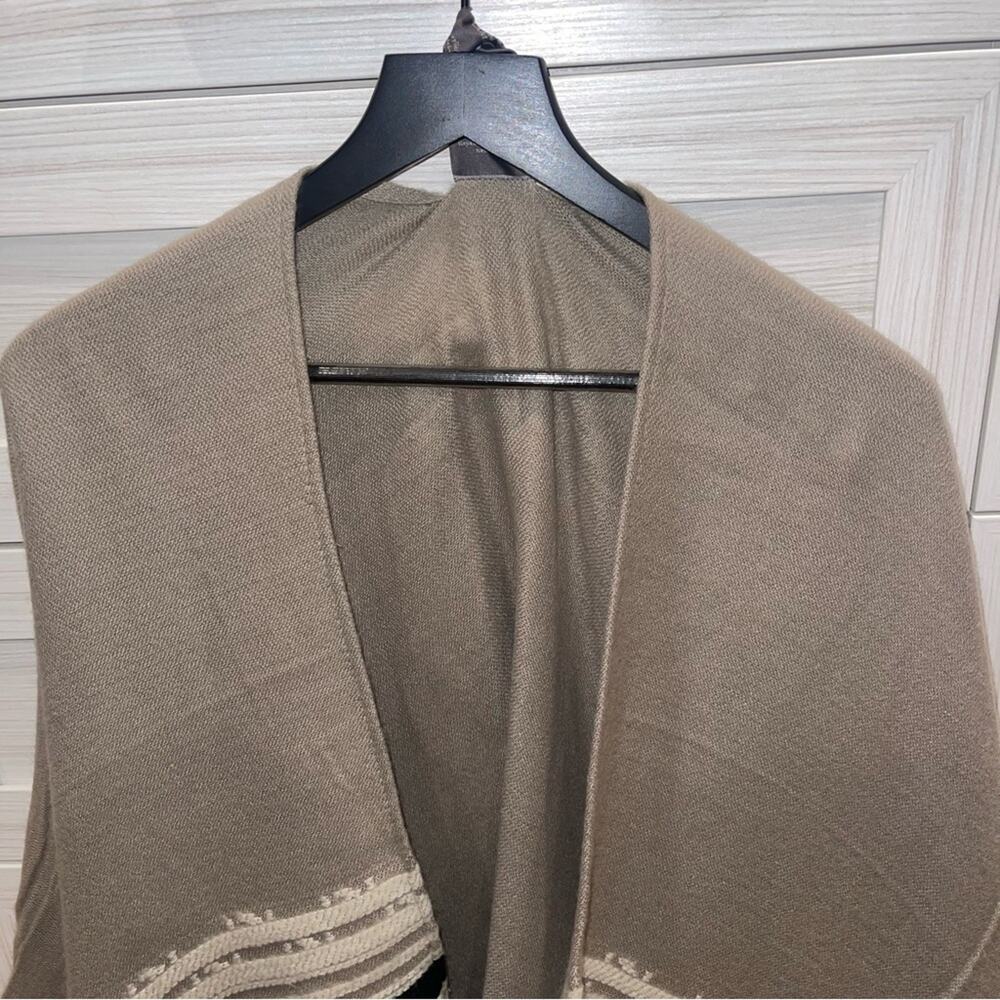 Vince Camuto Geometric Weave Taupe Cape/Poncho One Size - Picture 7 of 10